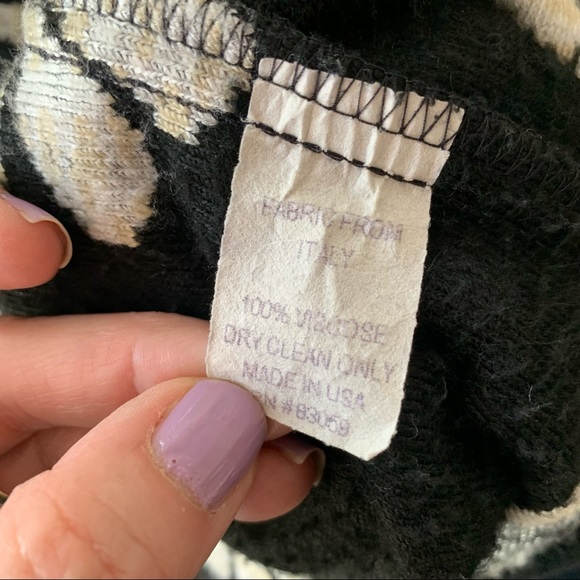 SUPPLY & DEMAND Soft, Plush, Cozy Jacket. Long sleeve. Black Floral Size L - Picture 11 of 12